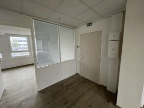 3 Bis Rue Maurice Grandcoing, Ivry-sur-Seine for lease Interior Photo- Image 2 of 6
