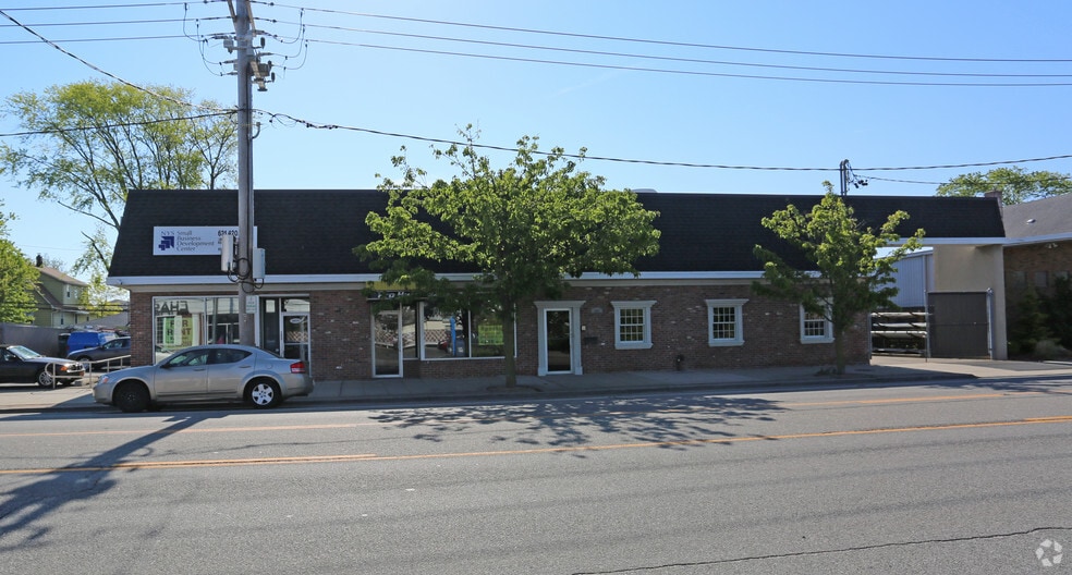 203 Long Beach Rd, Island Park, NY for sale - Primary Photo - Image 1 of 1