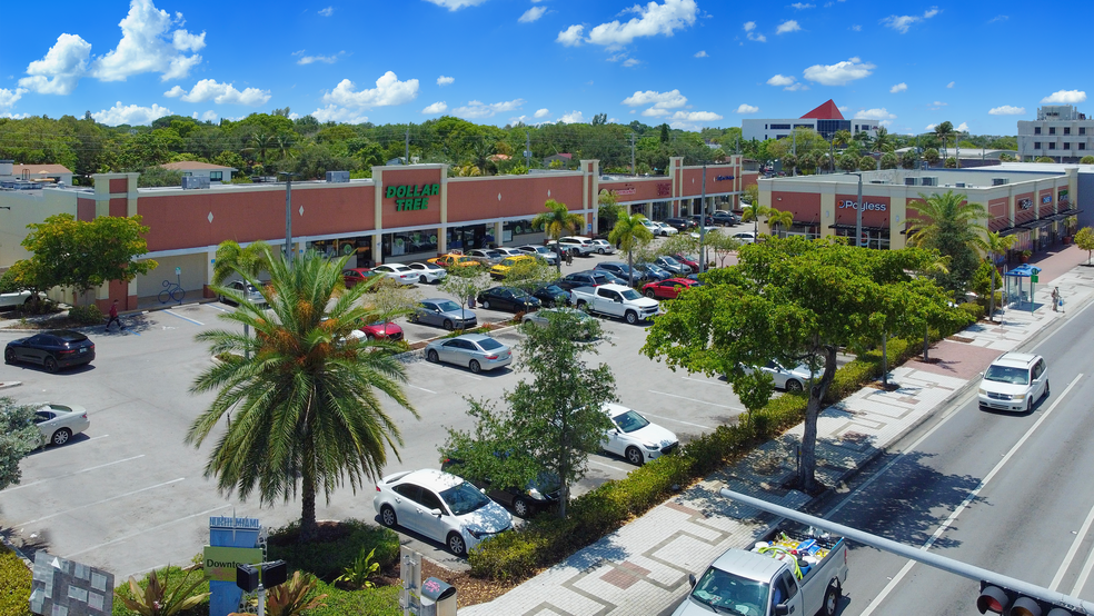 880 NE 125th St, North Miami, FL for lease - Building Photo - Image 1 of 3