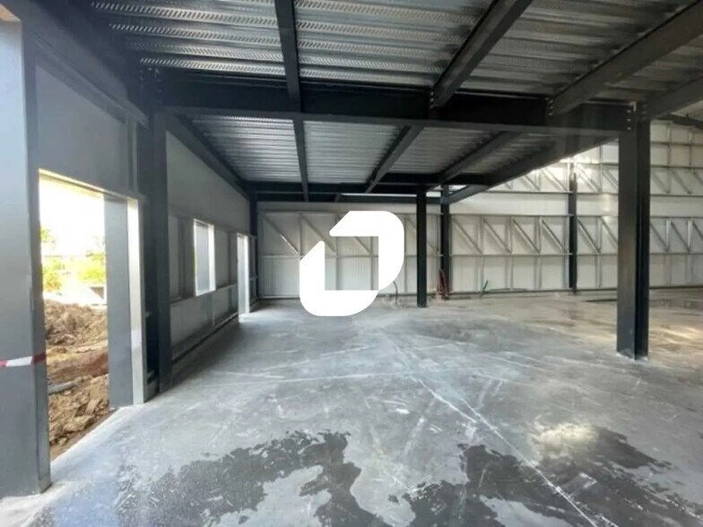 Flex in Ennery for lease - Building Photo - Image 3 of 17