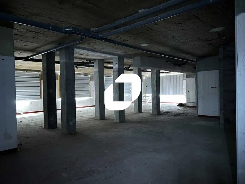 23-25 Rue Du 11 Novembre 1918, Poissy for lease - Interior Photo - Image 3 of 9