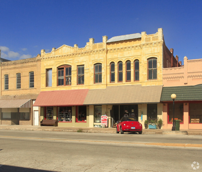 209 Main St, Smithville, Tx 78957 