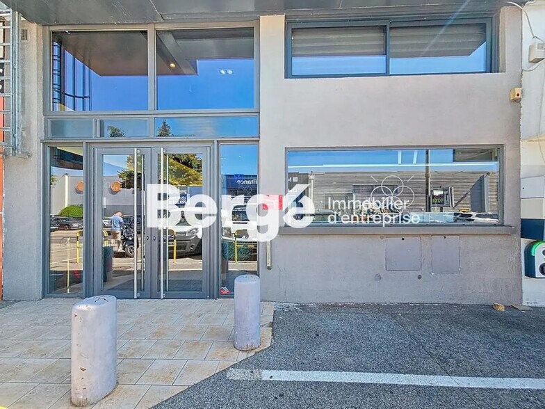 Retail in Mandelieu-la-Napoule for lease - Building Photo - Image 2 of 11