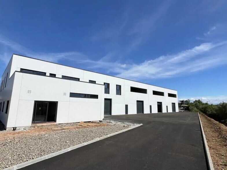 Industrial in Cuers for lease - Building Photo - Image 1 of 7