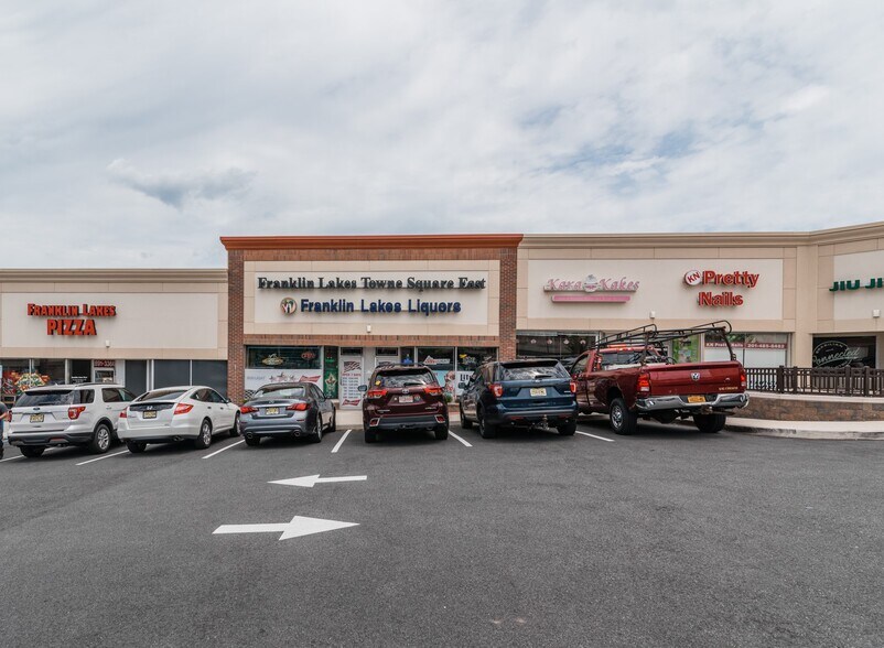 809 Franklin Ave, Franklin Lakes, NJ 07417