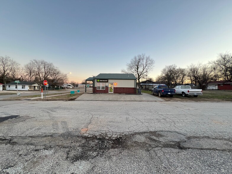 503 S Mekusukey Ave, Wewoka, OK for sale - Building Photo - Image 2 of 12