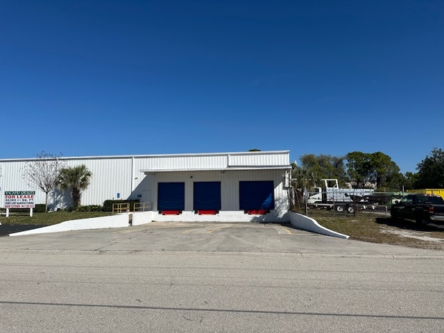 2231 Whitfield Park Loop, Sarasota, FL for lease - Building Photo - Image 3 of 16