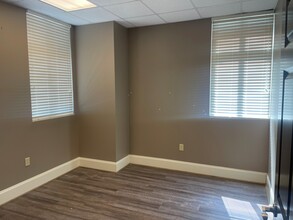 301 Halton Rd, Greenville, SC for lease Interior Photo- Image 1 of 4