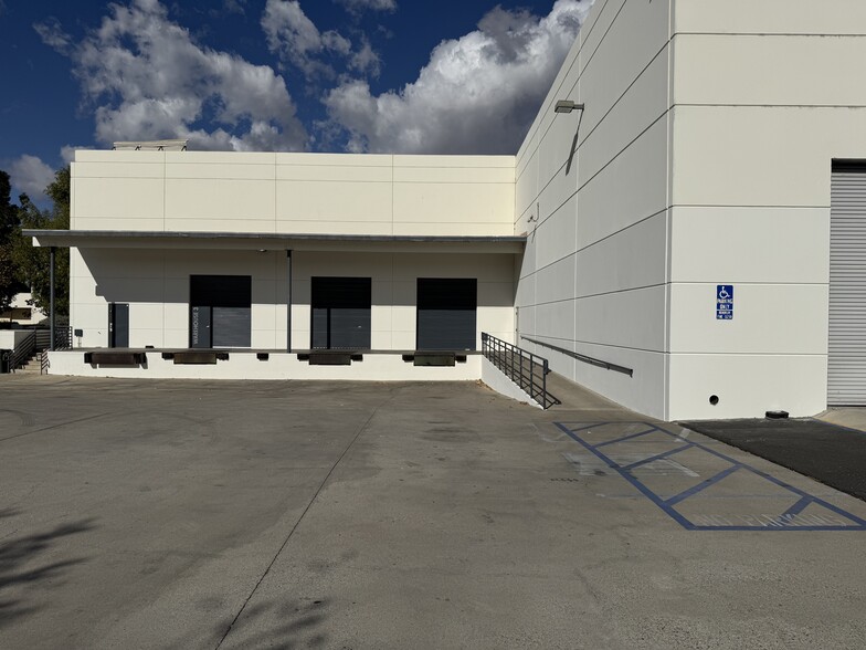 25000 Avenue Stanford, Valencia, CA for lease - Building Photo - Image 2 of 6