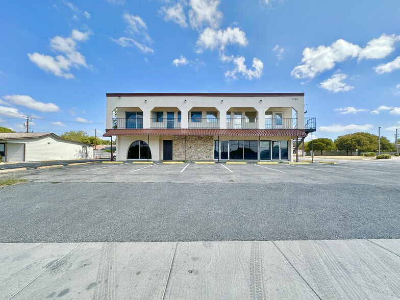 7205 Bandera Rd, San Antonio, TX for lease - Building Photo - Image 1 of 27