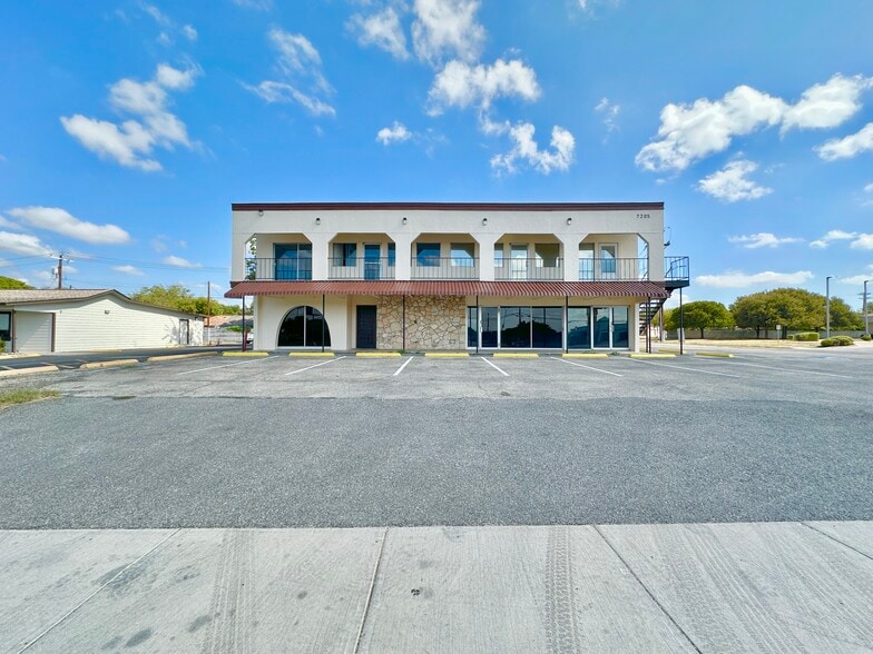 7205 Bandera Rd, San Antonio, TX for lease - Primary Photo - Image 1 of 27