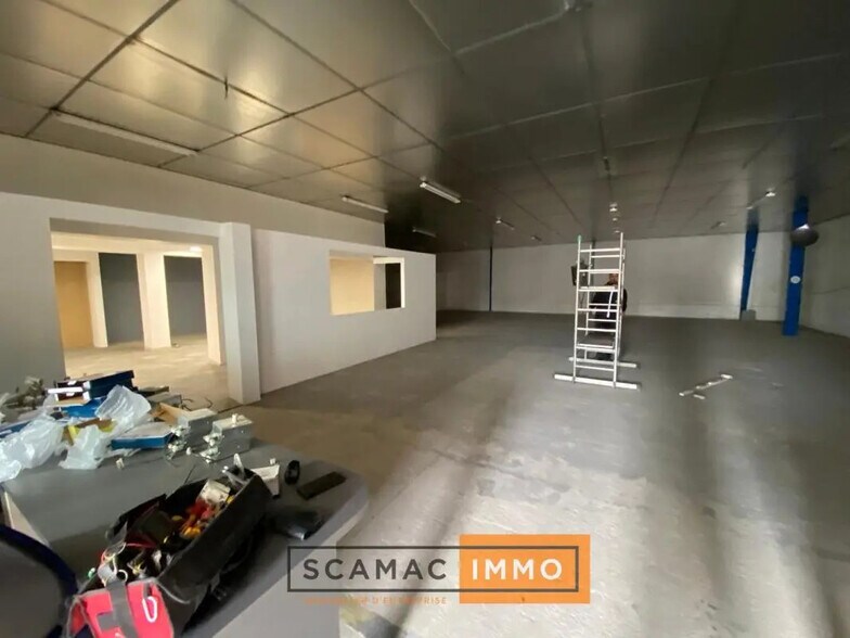 Office in Vitrolles for lease - Interior Photo - Image 2 of 4