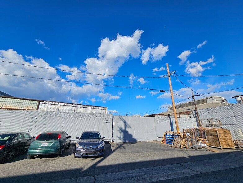 1923 Hooper Ave, Los Angeles, CA for lease - Building Photo - Image 3 of 17