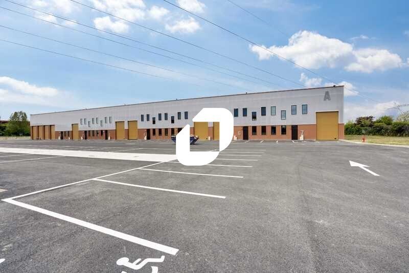 Flex in Le Coudray-Montceaux for lease Building Photo- Image 1 of 20