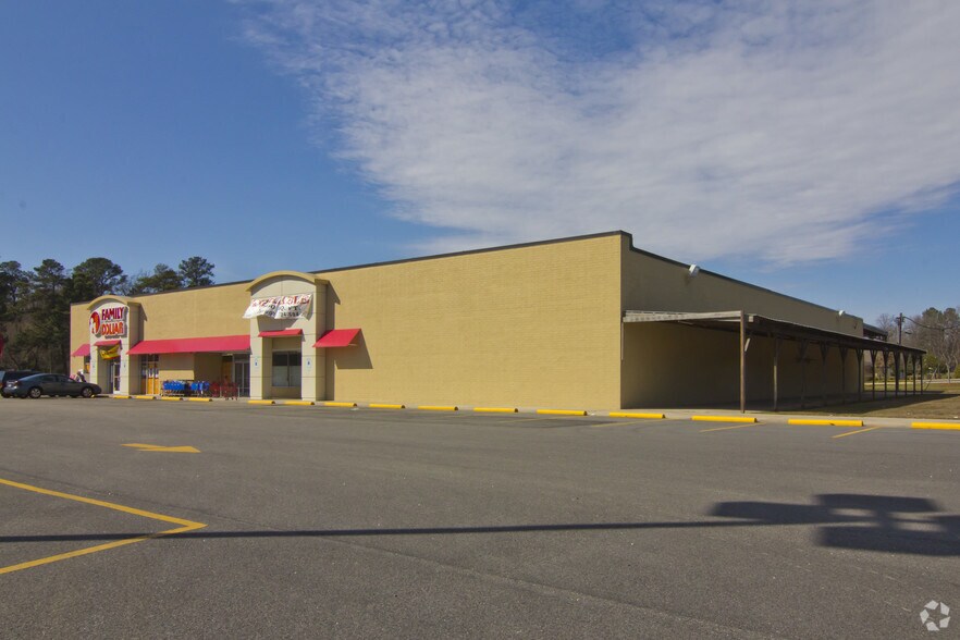 905-911 E Caswell St, Wadesboro, NC for lease - Building Photo - Image 2 of 6