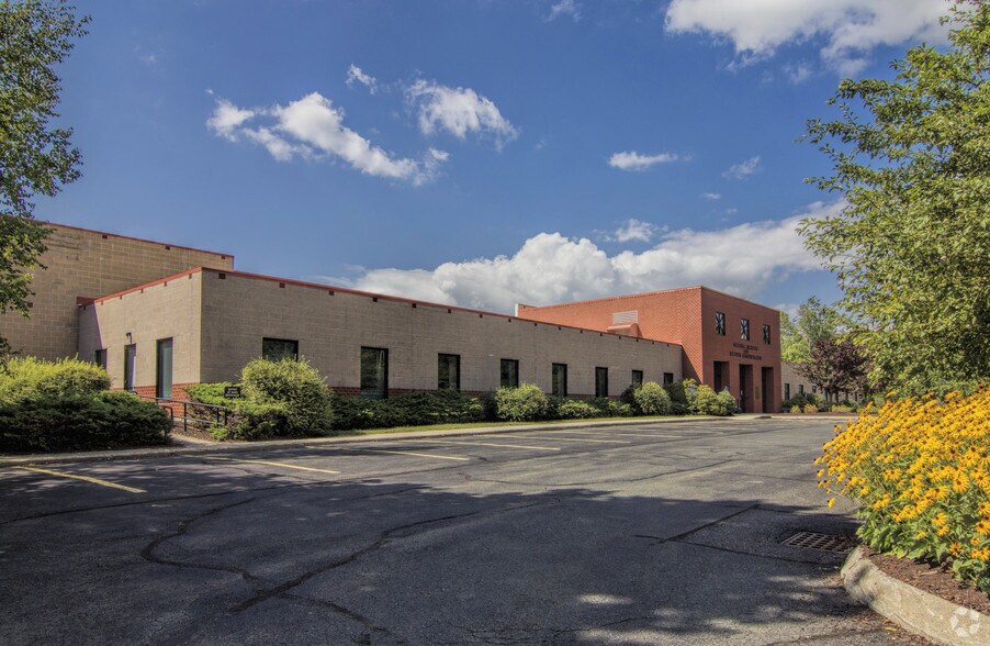 10 Conte Dr, Pittsfield, MA for sale - Primary Photo - Image 1 of 1