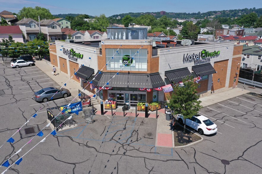 570 Tompkins Ave, Staten Island, NY 10305