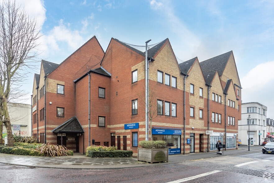 Regent Circus, Swindon for sale - Building Photo - Image 3 of 11