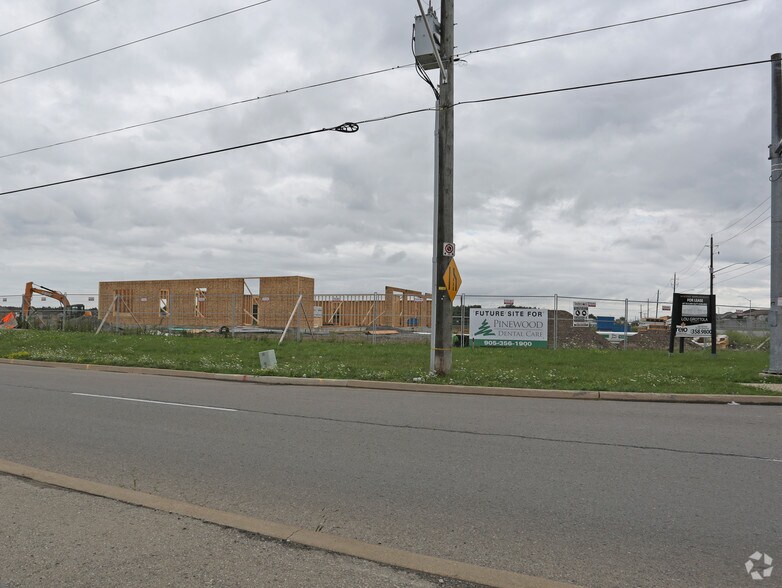 8302 Mcleod Rd, Niagara Falls, ON L2H 3K1