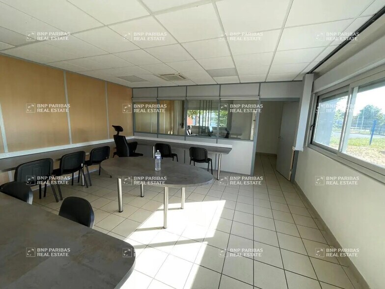 Office in Parçay-Meslay for lease - Primary Photo - Image 1 of 11