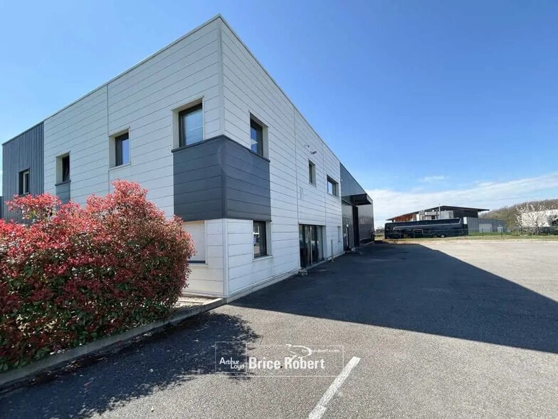 Flex in Janneyrias for sale - Building Photo - Image 1 of 5