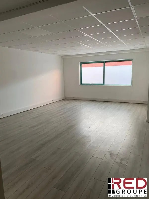 Flex in Aubagne for lease Interior Photo- Image 1 of 6