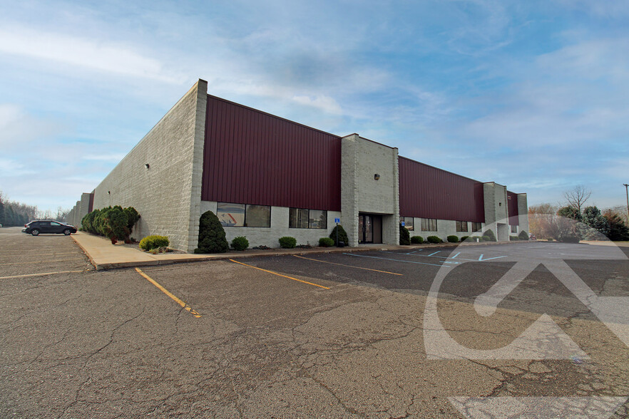 28825 Goddard Rd, Romulus, MI for lease - Building Photo - Image 1 of 8