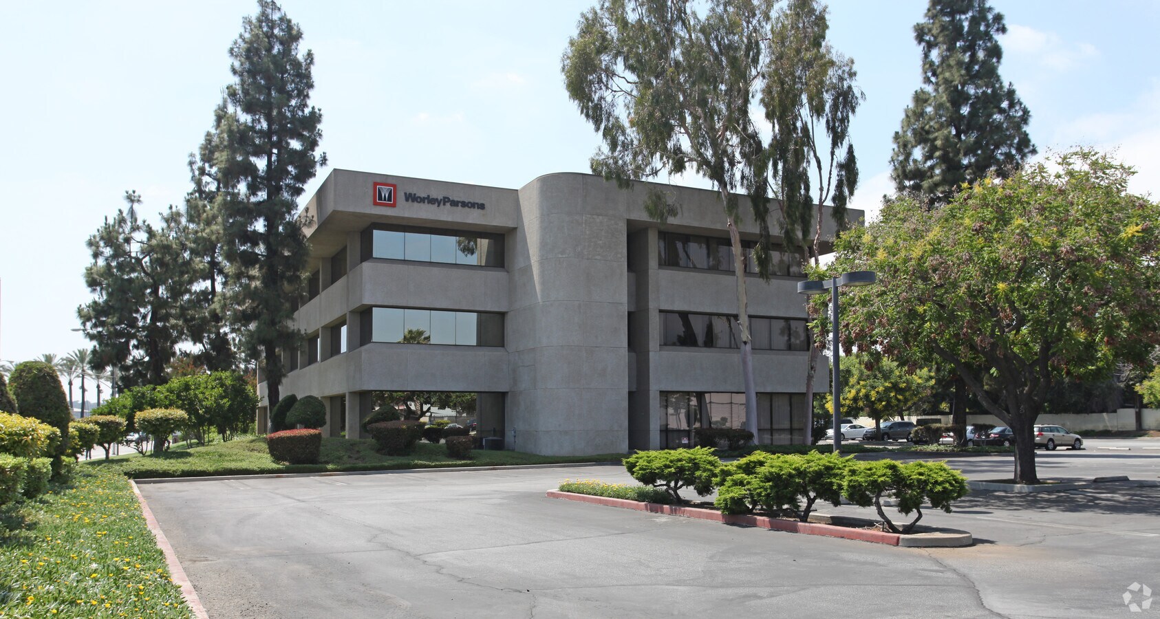 125 W Huntington Dr, Arcadia, CA 91007