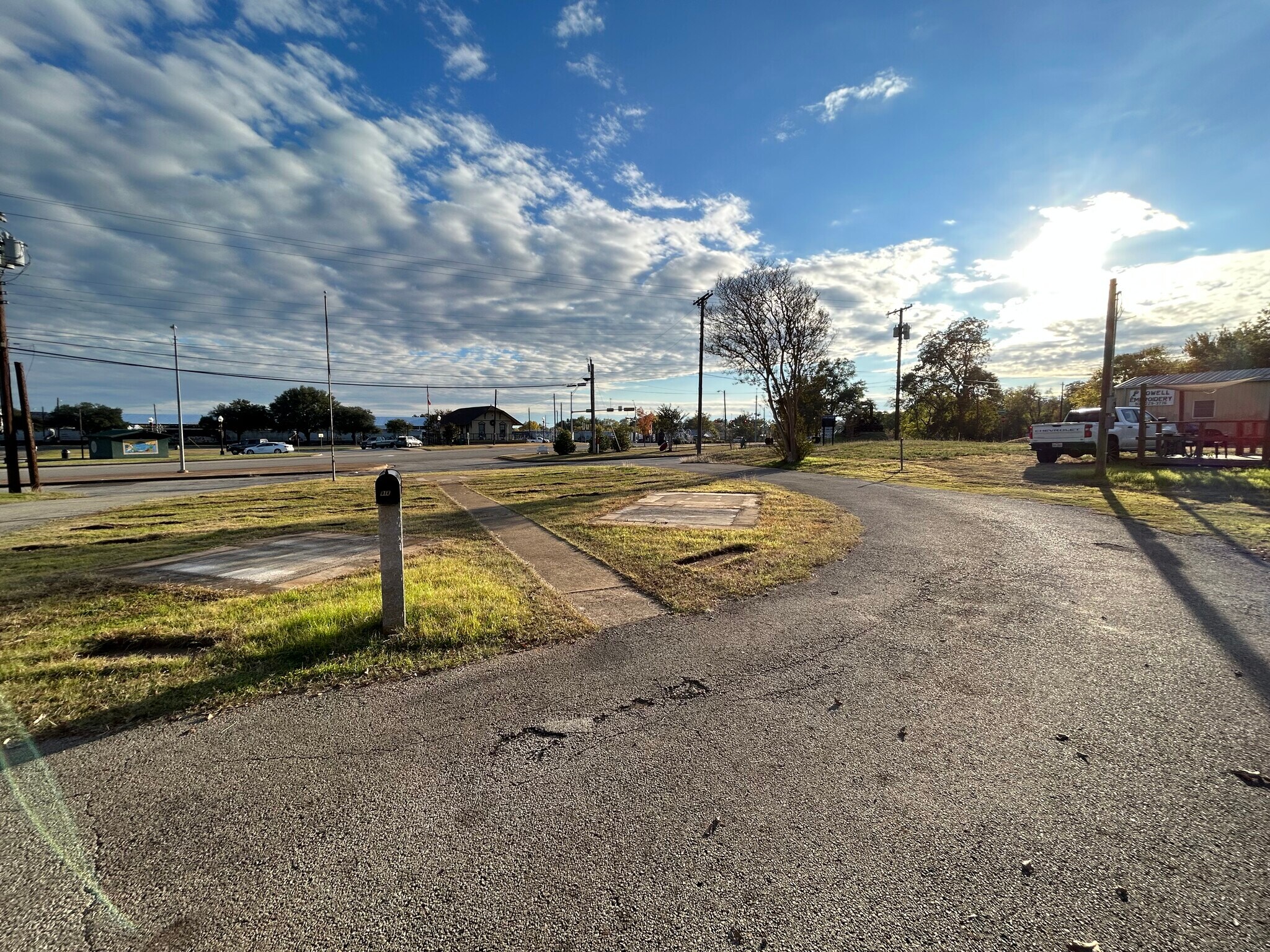 917 W Debard St, Palestine, TX 75801 Building and Lot