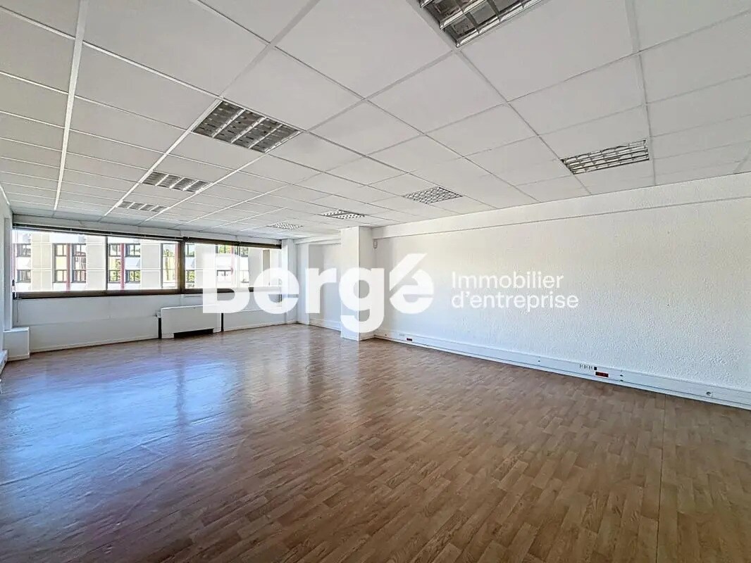Office in Saint-Laurent-du-Var for lease Interior Photo- Image 1 of 8