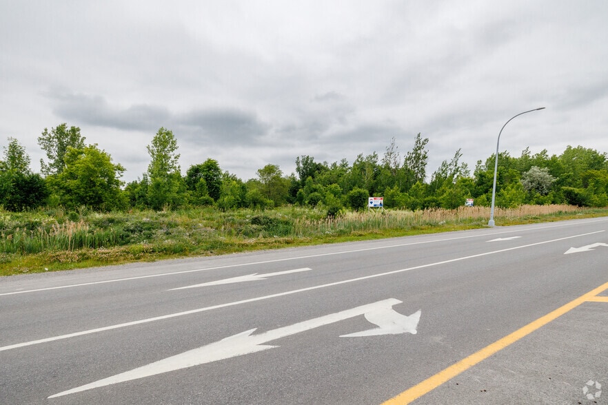 563 Rue Paillé, Laval, QC for sale - Primary Photo - Image 1 of 4