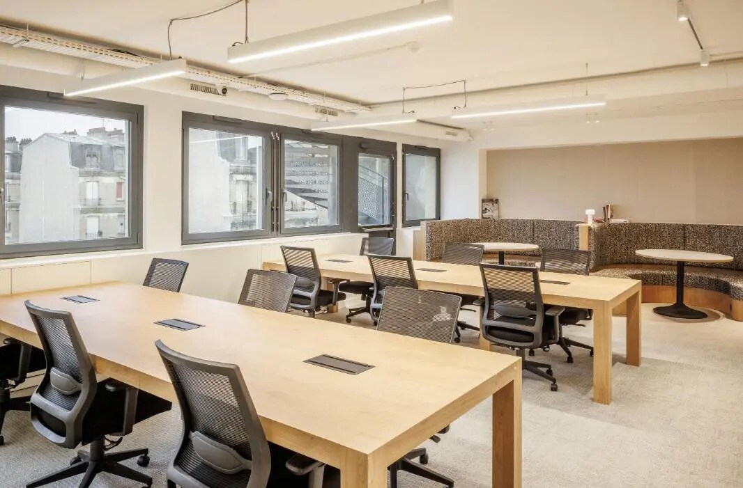 Office in Neuilly-sur-Seine for lease Interior Photo- Image 1 of 14