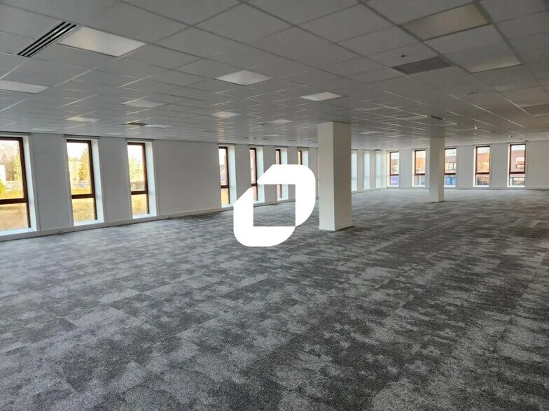 Office in Liévin for lease - Interior Photo - Image 2 of 17