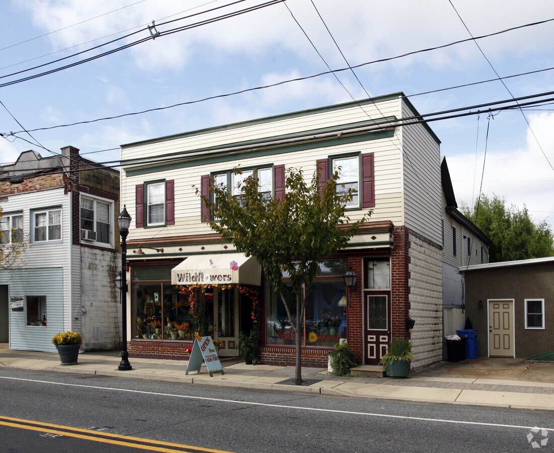 136 Broadway St, Westville, NJ 08093