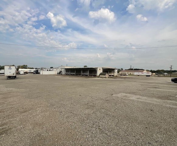 5050 N 13th St, Terre Haute, IN for lease - Building Photo - Image 2 of 5