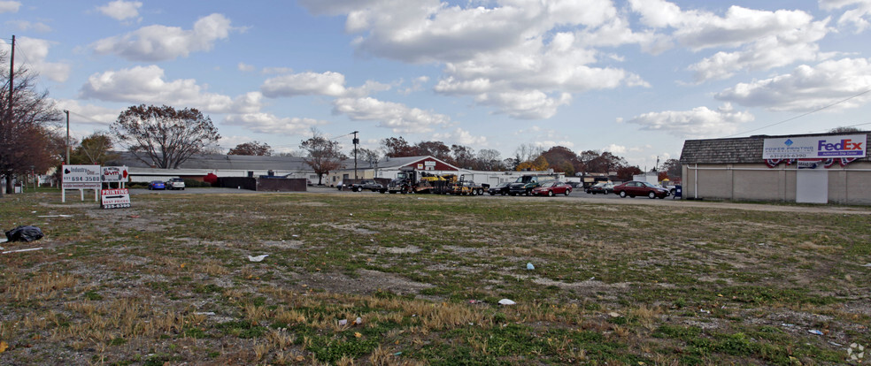 The Lindenhurst Portfolio portfolio of 5 properties for sale on LoopNet.com - Building Photo - Image 2 of 6