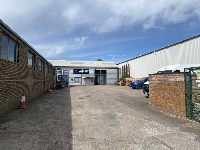 2 Greycaine Rd, Watford, WD24 7GP - Industrial for Lease | LoopNet