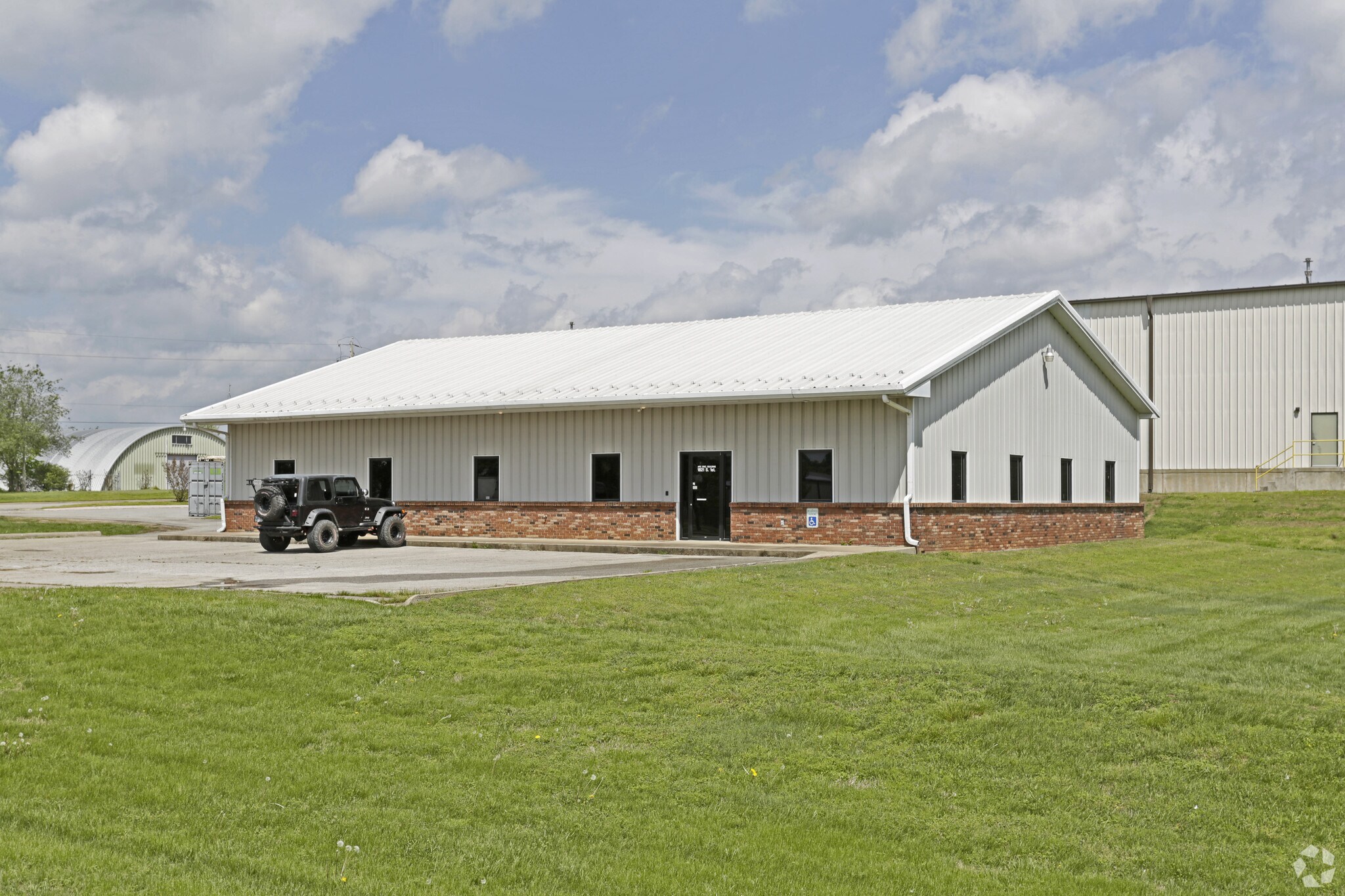 1821 S 1st St, Rogers, AR for sale Primary Photo- Image 1 of 9