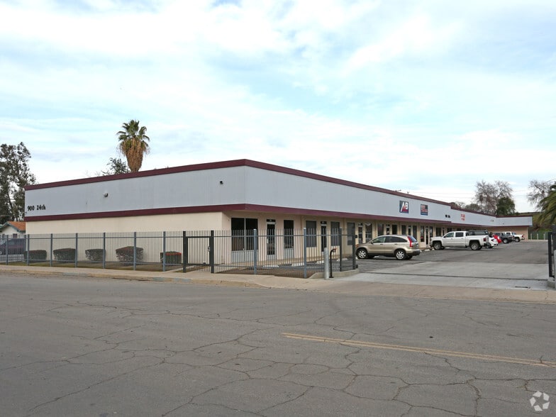 900 24th St, Bakersfield, CA for lease - Primary Photo - Image 1 of 5