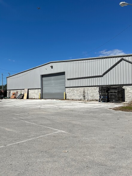 5824 W Linebaugh Ave, Tampa, FL for lease - Building Photo - Image 3 of 14