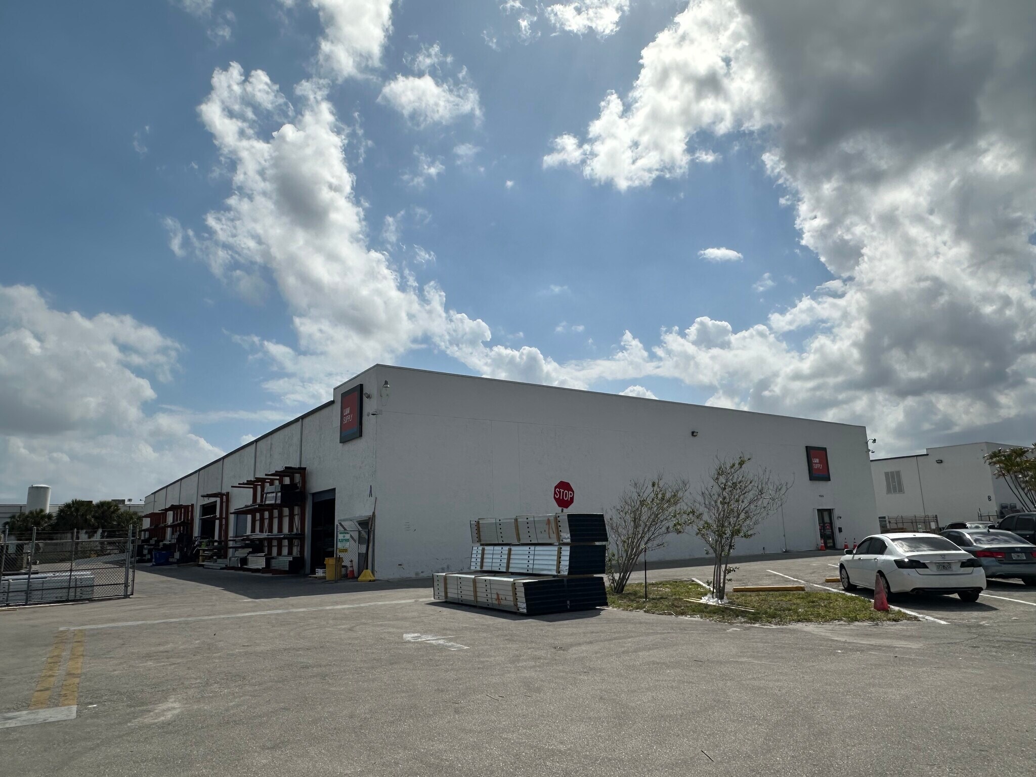 7555 Garden Rd, Riviera Beach, FL for lease Primary Photo- Image 1 of 10