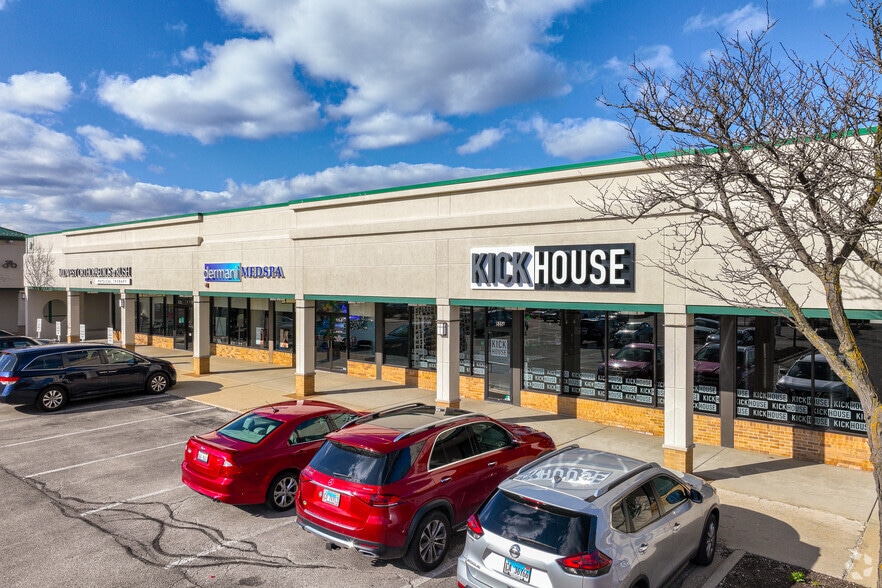 Village Green Shopping Center portfolio of 2 properties for sale on LoopNet.com - Building Photo - Image 2 of 2