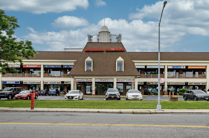 208-02 Cross Island Pky, Bayside, NY for lease - Building Photo - Image 1 of 8