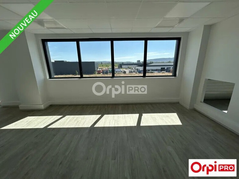 Flex in Pierrelatte for lease - Interior Photo - Image 3 of 3