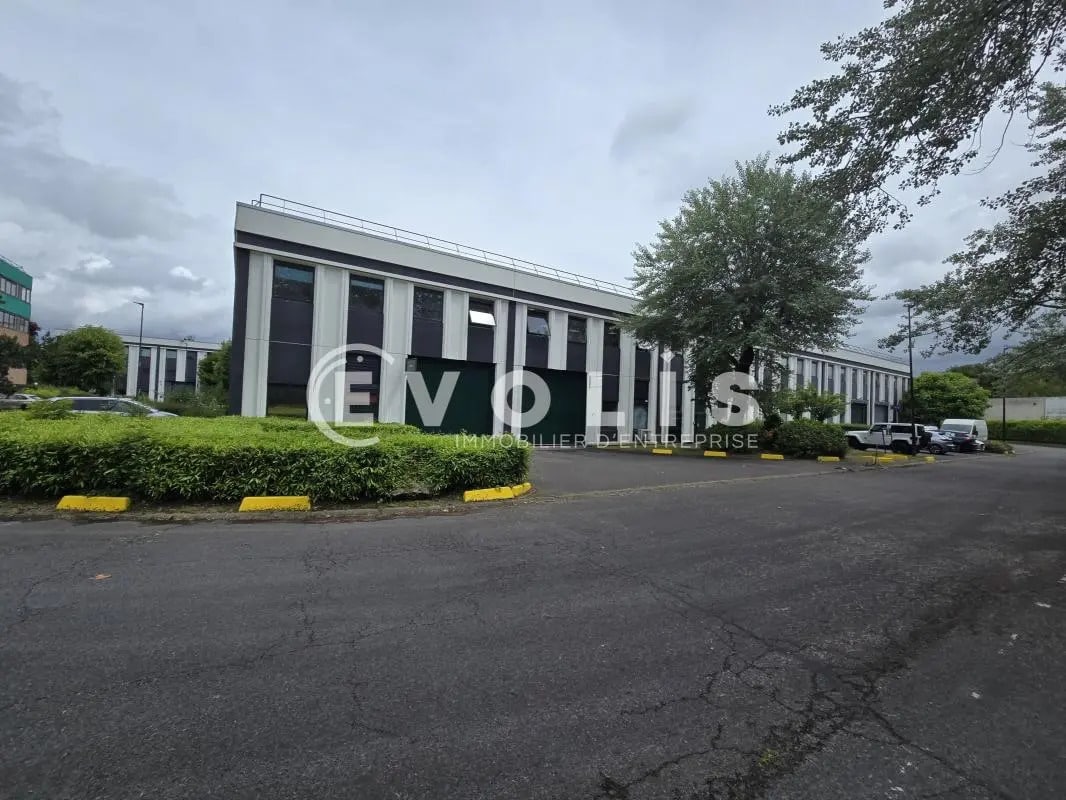 Office in Verrières-le-Buisson for lease Building Photo- Image 1 of 10