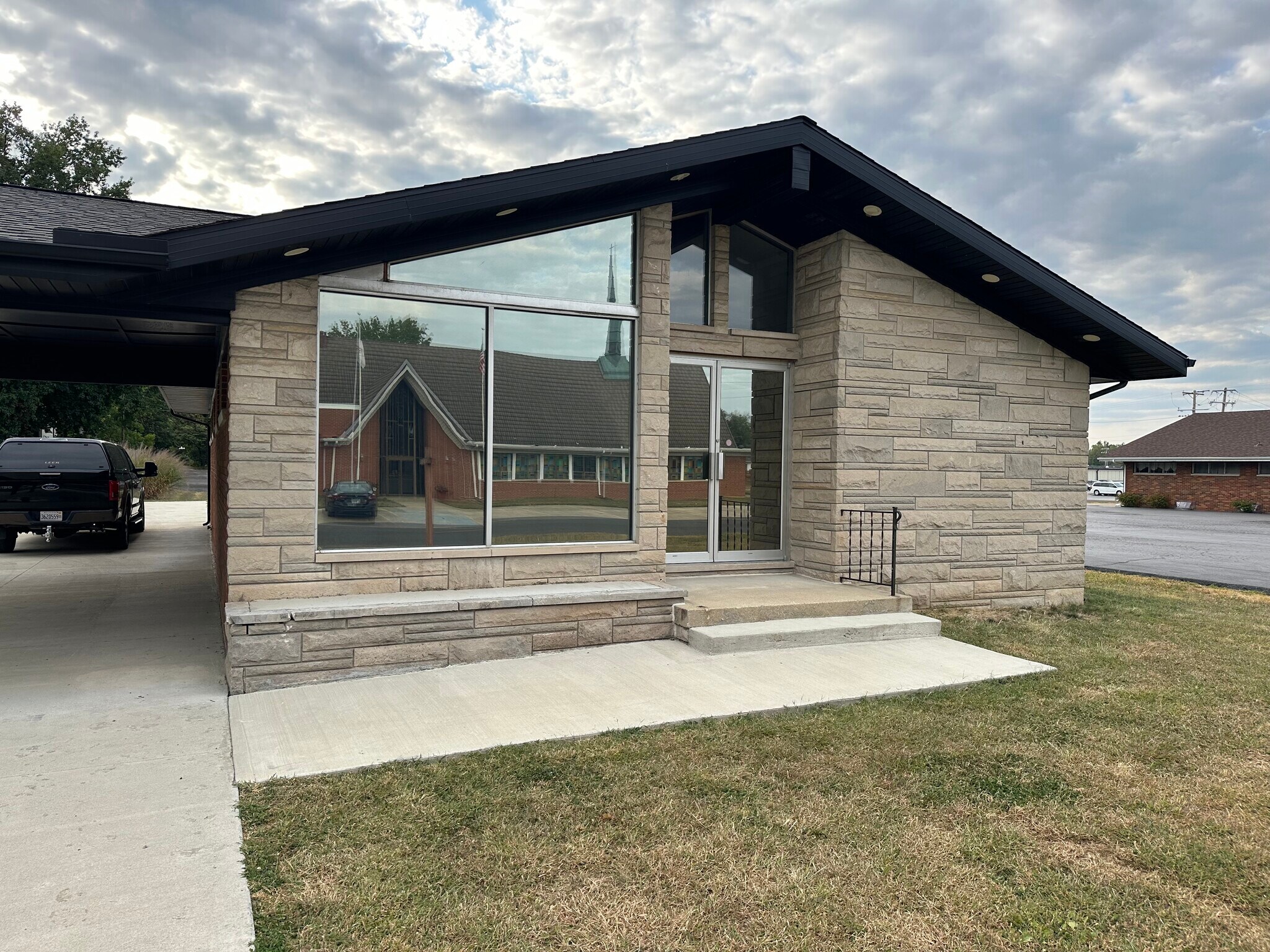 1011 N 8th St, Vandalia, IL for lease Primary Photo- Image 1 of 8