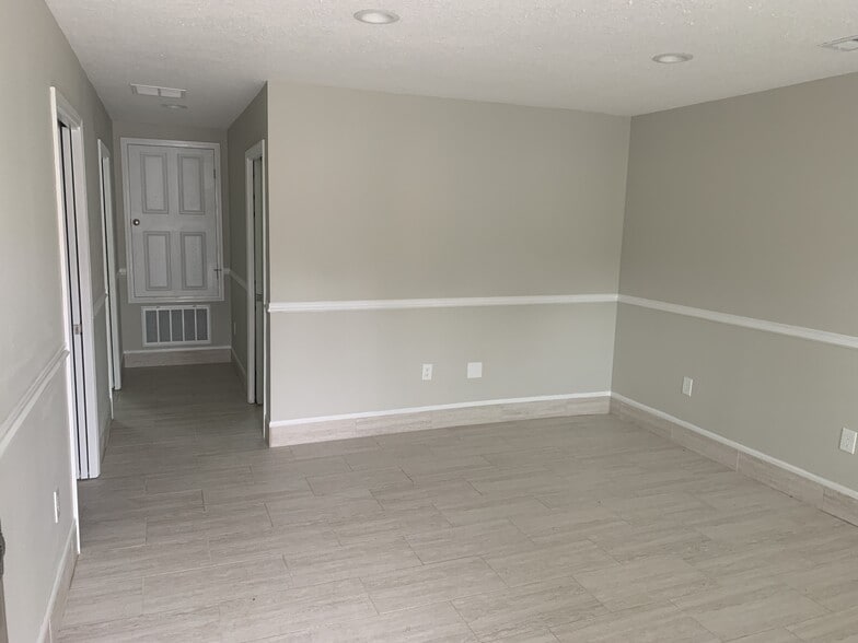 2210 E Olive Rd, Pensacola, FL for lease - Building Photo - Image 2 of 13