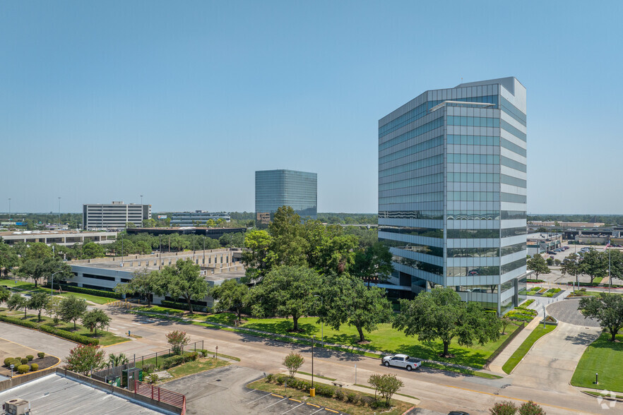 396 W Greens Rd, Houston, TX for lease - Building Photo - Image 2 of 30