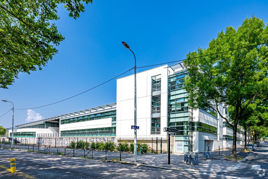 3 Place Giovanni Da Verrazzano, Lyon for lease - Building Photo - Image 3 of 25