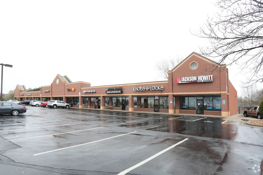 2400-2418 S 7 Hwy, Blue Springs, MO for lease - Building Photo - Image 1 of 12